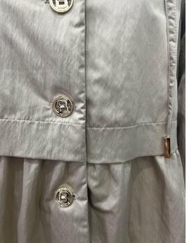 Trench Cristina Barros cuello con frunce beige